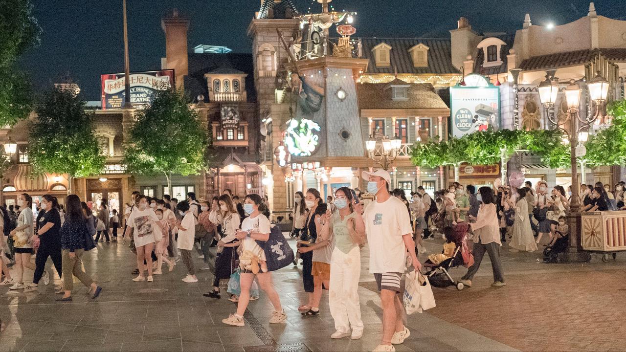 Bezoekers opgesloten in Disneyland Sjanghai door plotselinge coronalockdown