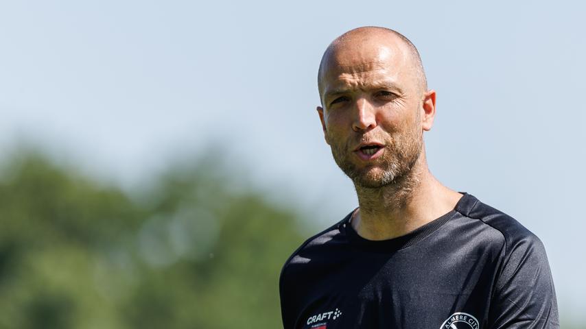 Helmond Sport breekt met trainer Swinnen na afgang tegen Jong PSV