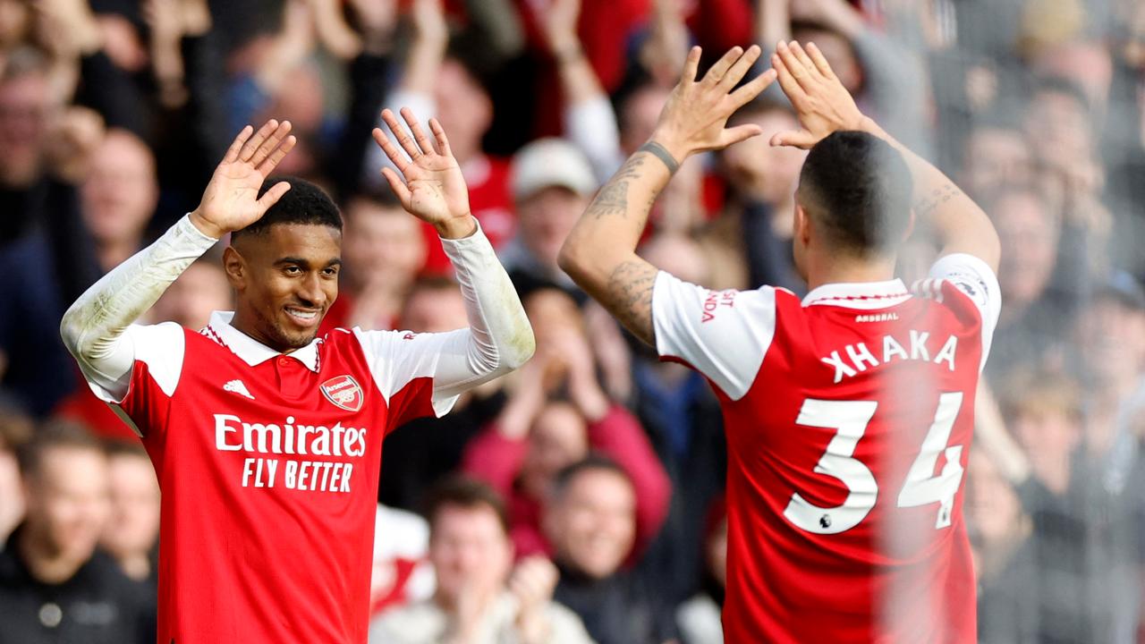 Koploper Arsenal herstelt zich met klinkende competitiezege van verlies tegen PSV