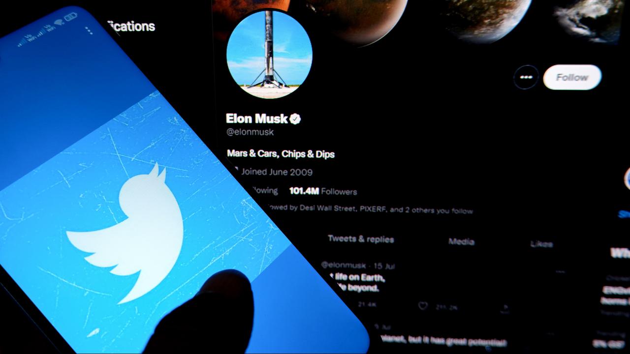 Tesla-directeur Elon Musk is vanaf vrijdag de nieuwe eigenaar van Twitter