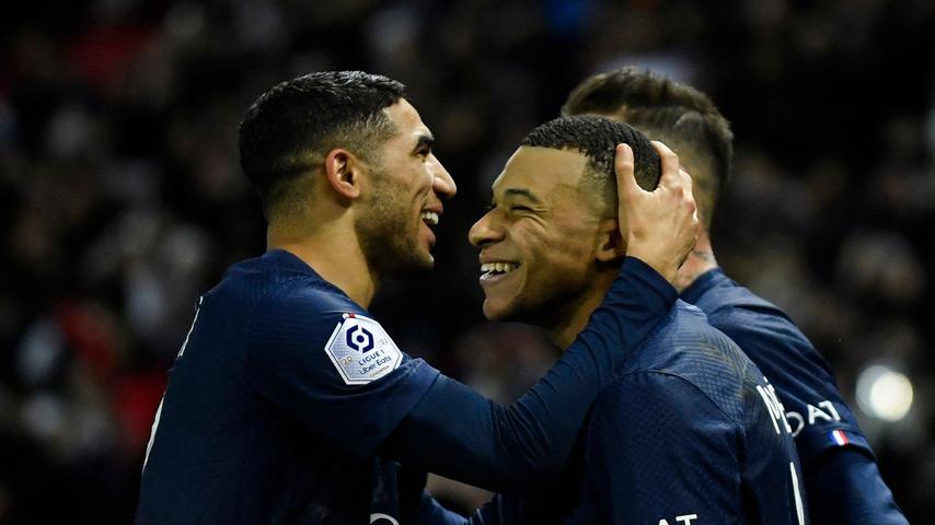 Mbappé tien dagen na WK-finale alweer beslissend voor PSG: 'Goed om terug te zijn'