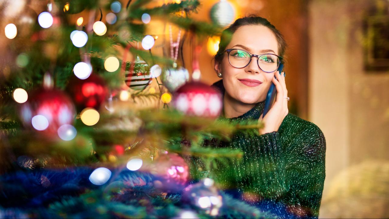 Mensen leggen telefoon opzij tijdens de kerstdagen