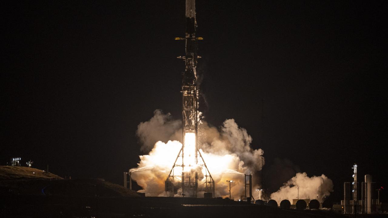 SpaceX lanceert zestigste raket dit jaar en haalt onverwacht doelstelling Musk
