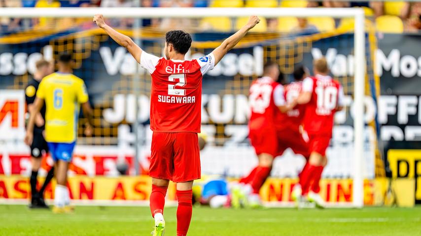 AZ behaalt ongeslagen overwinning tegen RKC dankzij ontketende Pavlidis in Eredivisie