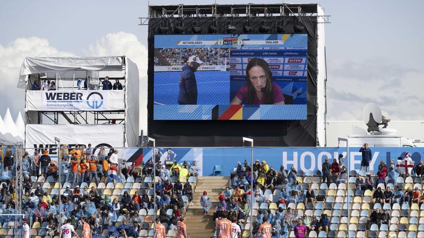 Delmee, hockeycoach van Nederland, in tranen na EK-goud: 'Onvoorstelbaar, zelfs in een thriller gebeurt dit niet'