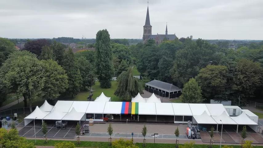 Dit bedrijf creëerde een regenboogdak van 55 vierkante meter