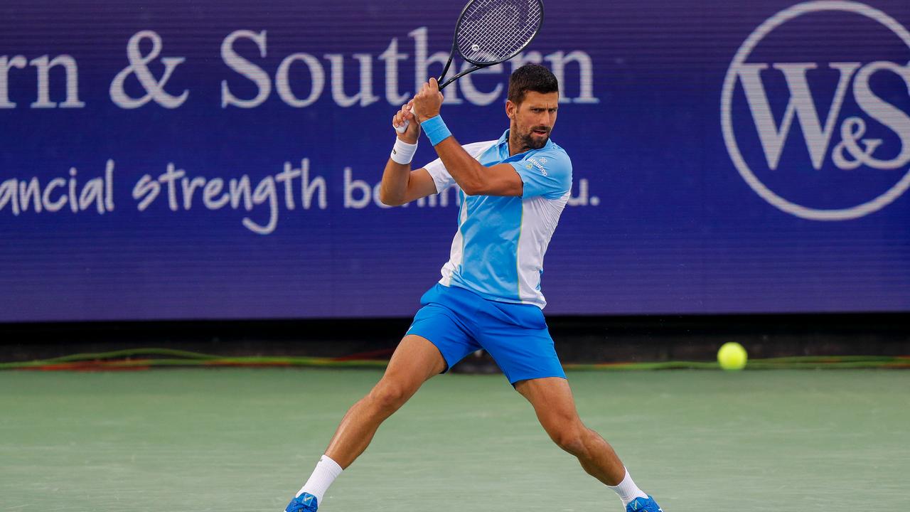 Djokovic slaagt erin om eenvoudige overwinning te behalen bij terugkeer op Amerikaanse bodem