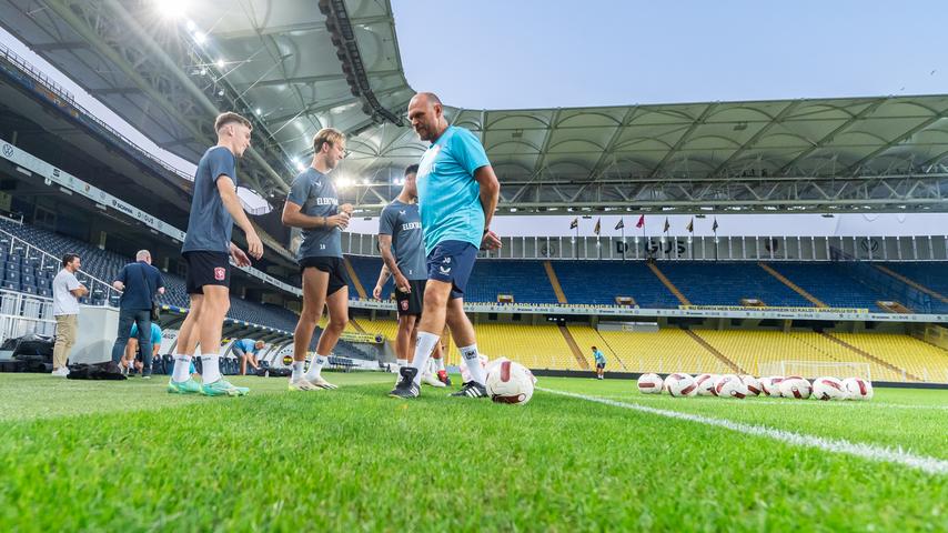 FC Twente geniet van drukke voorbereidingen voor duel met FenerbahÃ§e