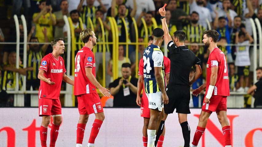 FC Twente's Europese avontuur lijkt voorbij na pijnlijke avond in Istanboel