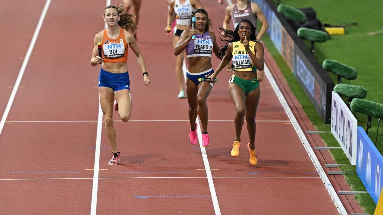 Femke Bol krijgt verrassend appje van Usain Bolt na gouden WK-race: 'Heel bijzonder'