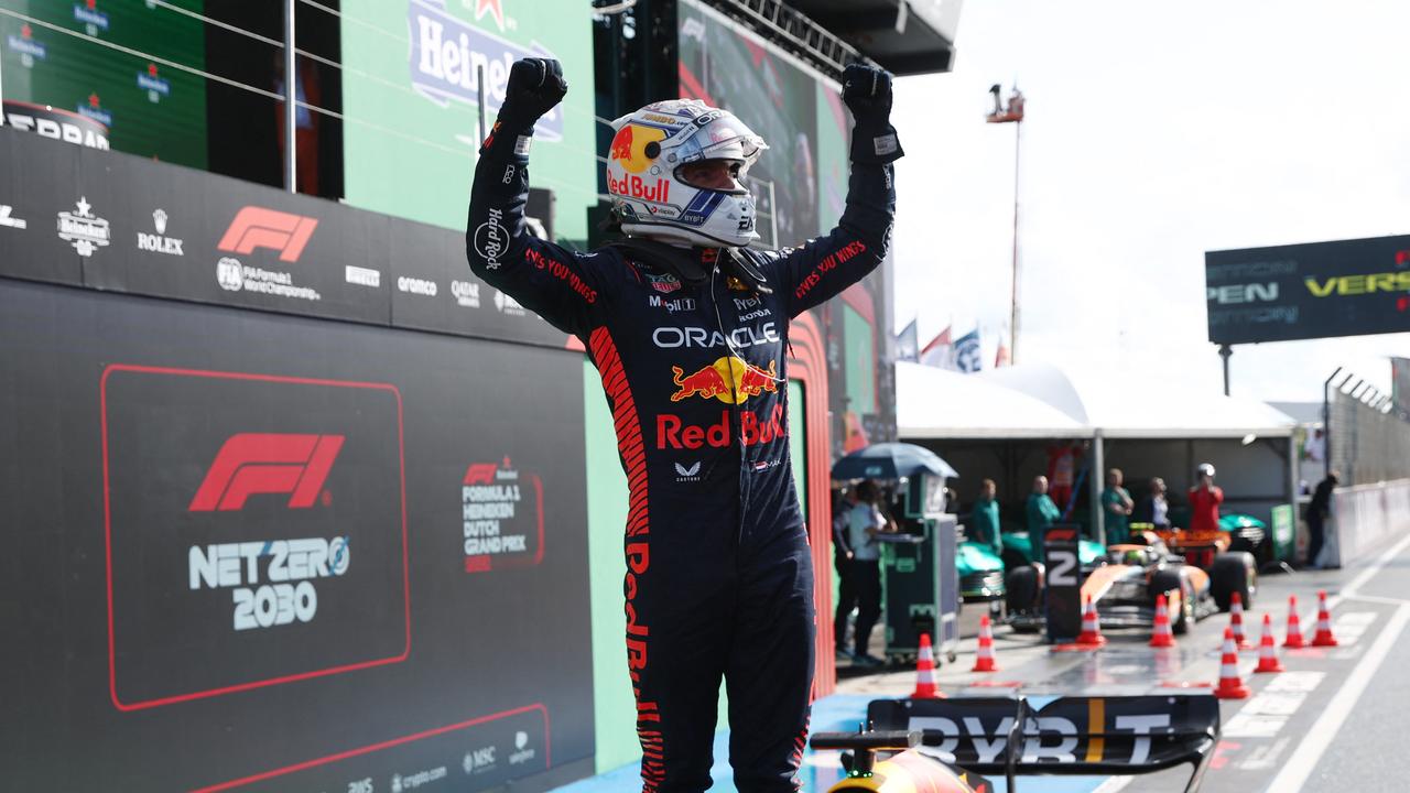 Max Verstappen gaat vanaf de poleposition op recordjacht tijdens het festivalrace in Zandvoort