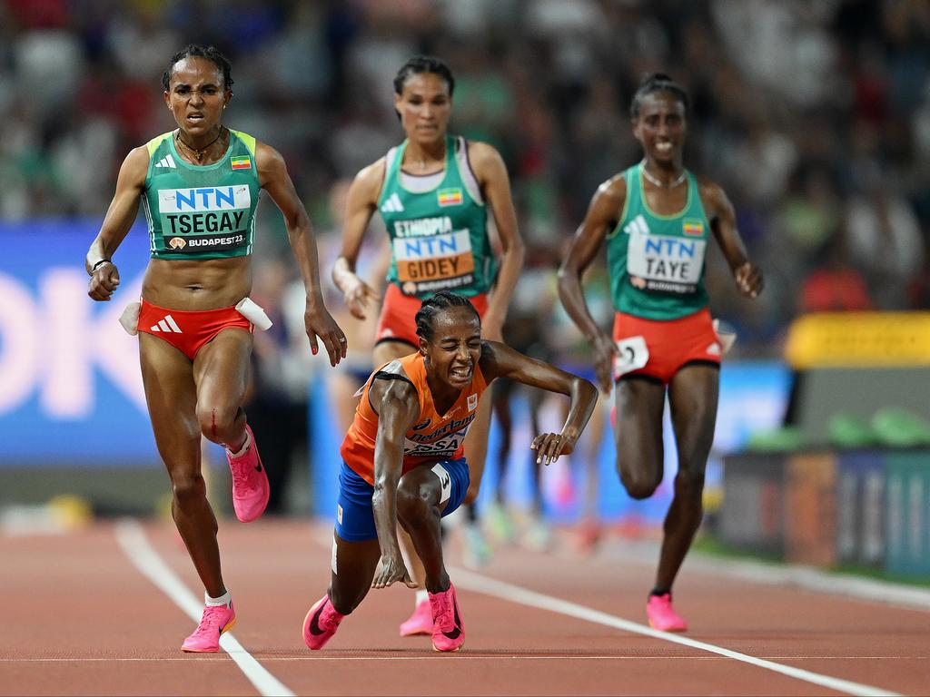 Nederlandse atleten Bol en Hassan misten medailles op WK atletiek door val