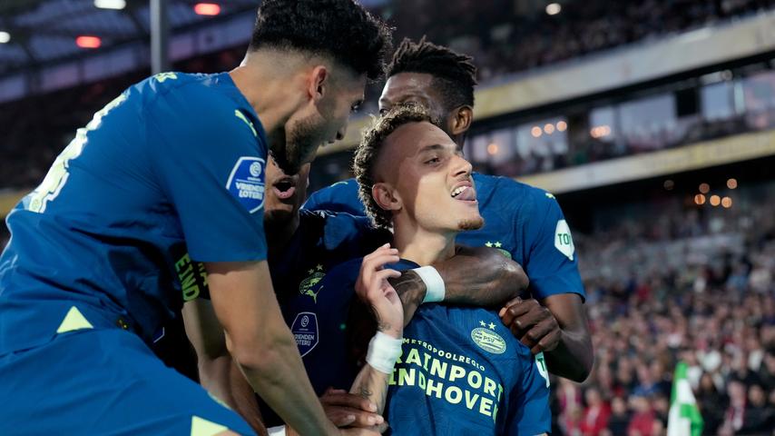 Noa Lang scoort voor PSV bij debuut tegen Feyenoord in strijd om Johan Cruijff Schaal