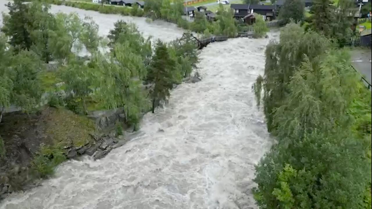 Noors Hamar's beroemde ijsbaan wordt onder water gezet vanwege noodweer