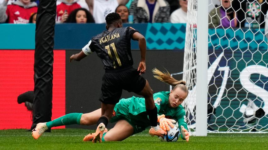 Oranje bereikt kwartfinales WK na onzekere overwinning op Zuid-Afrika