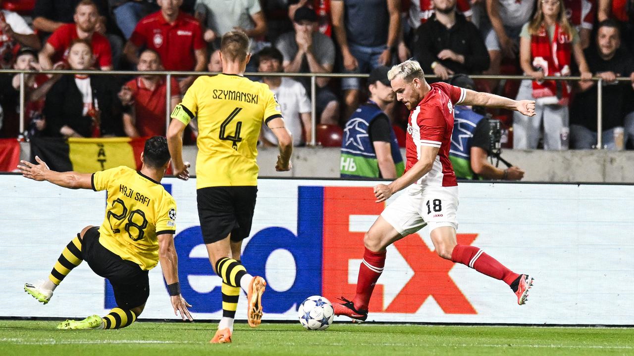 Vincent Janssen scoort tien keer om Royal Antwerp te helpen bij zege op AEK in CL play-offs