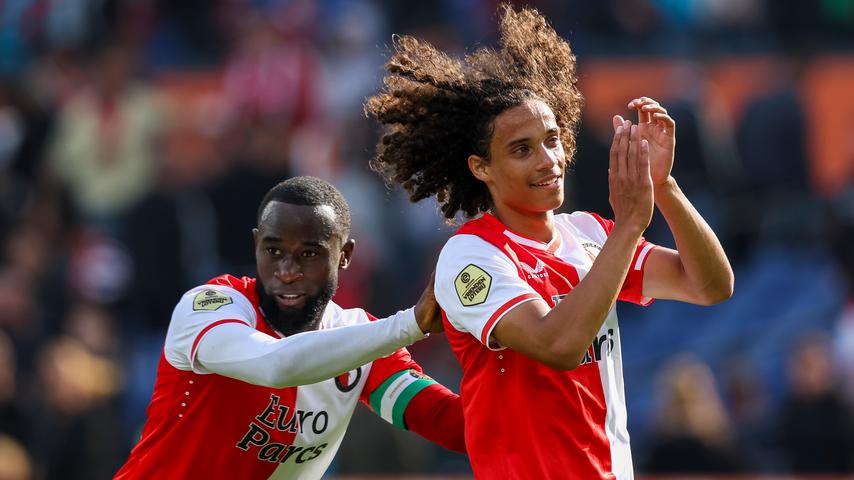 Zechiël toont emoties na debuut bij Feyenoord: 'Heel erg dankbaar'