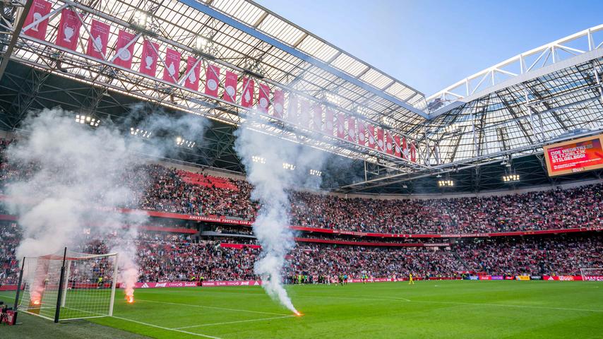 Ajax-Feyenoord Klassieker definitief afgelast vanwege vuurwerkincidenten