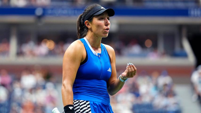 Alcaraz bereikt kwartfinales US Open, Pegula verrast uitgeschakeld