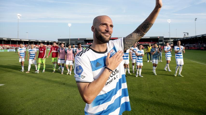 Almere City blijft zonder punten na chaotische slotminuten tegen PEC Zwolle