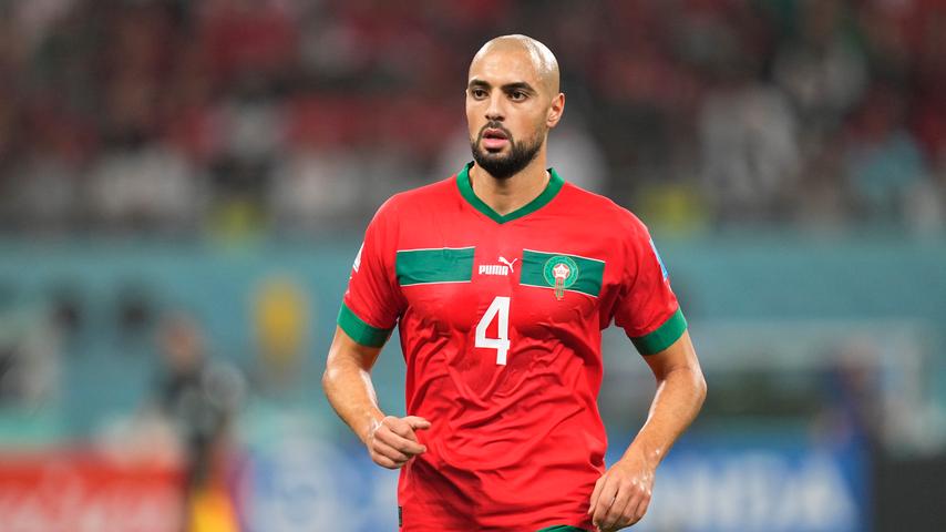 Amrabat sluit droomtransfer naar Manchester United: middenvelder op huurbasis