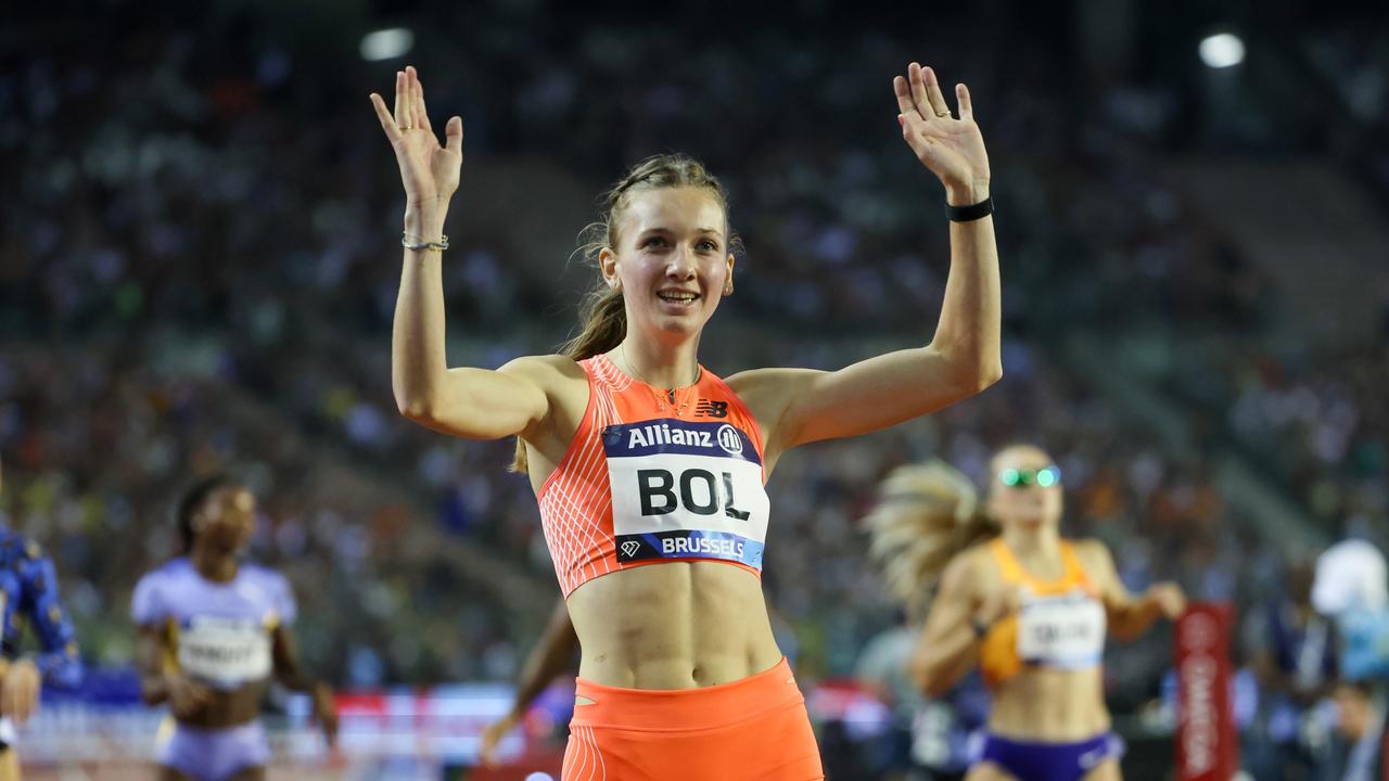 Femke Bol verbreekt 22 jaar oud record op 400 horden in Brussel