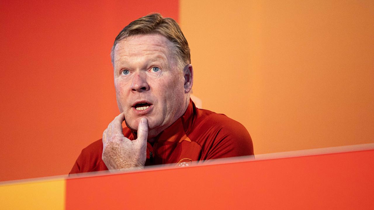 Koeman en Spaanse mannenploeg veroordelen kus van Rubiales: 'Onacceptabel!'