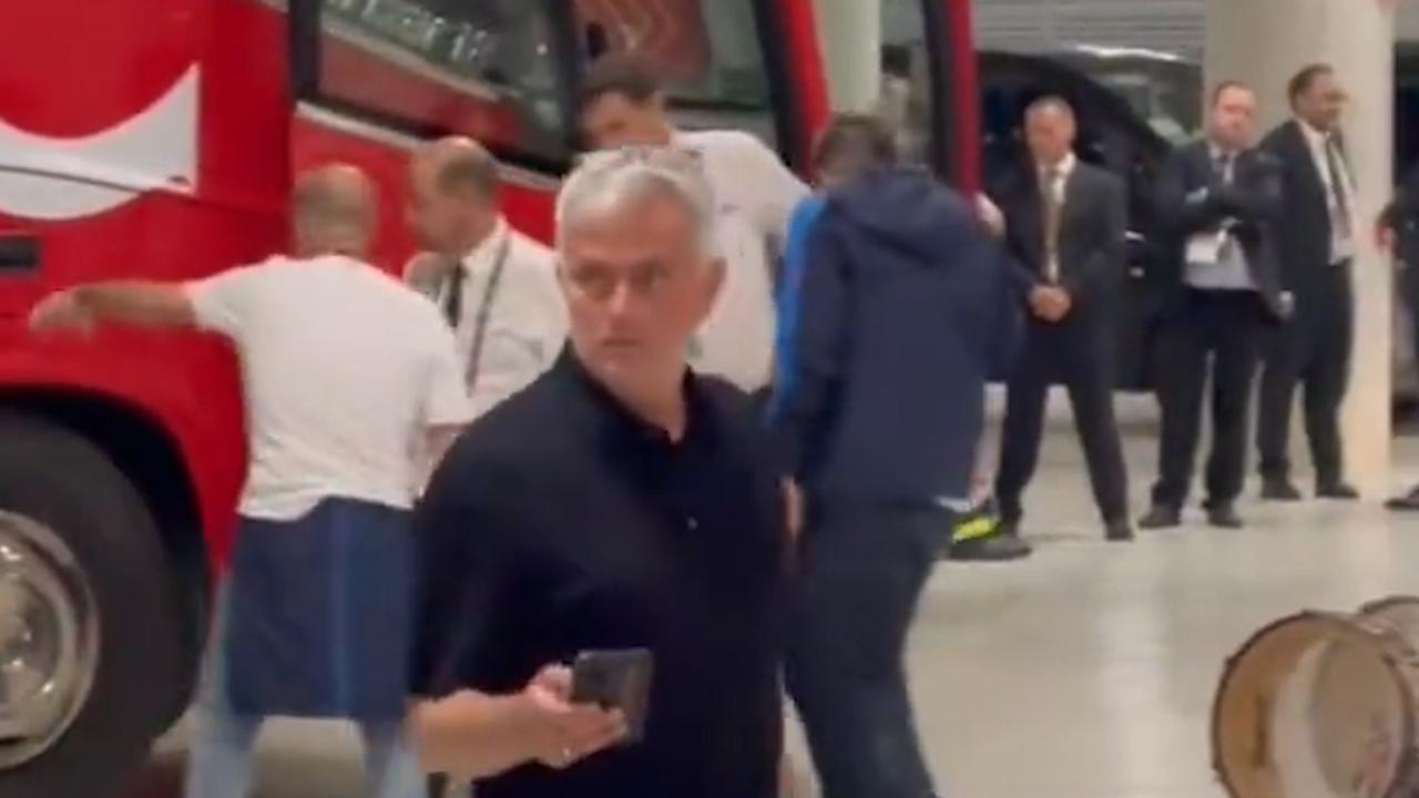 Mourinho boos over EL-finale: 'Dreigt met 10 duels schorsing als ik het zeg'