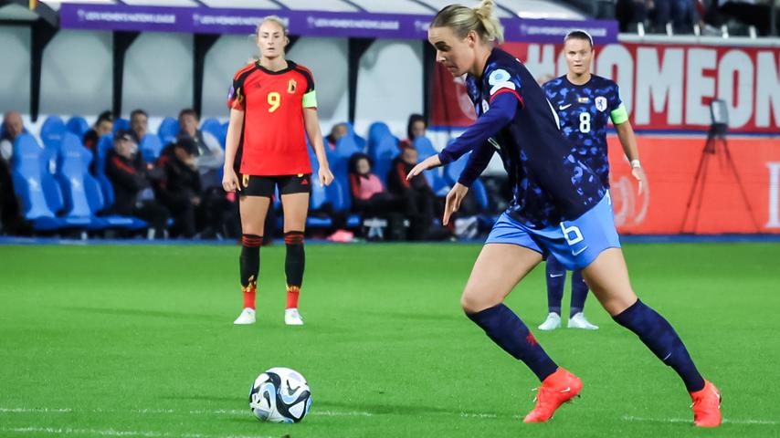 Oranje verliest pijnlijk van België door fout van debuterende keeper Weimar