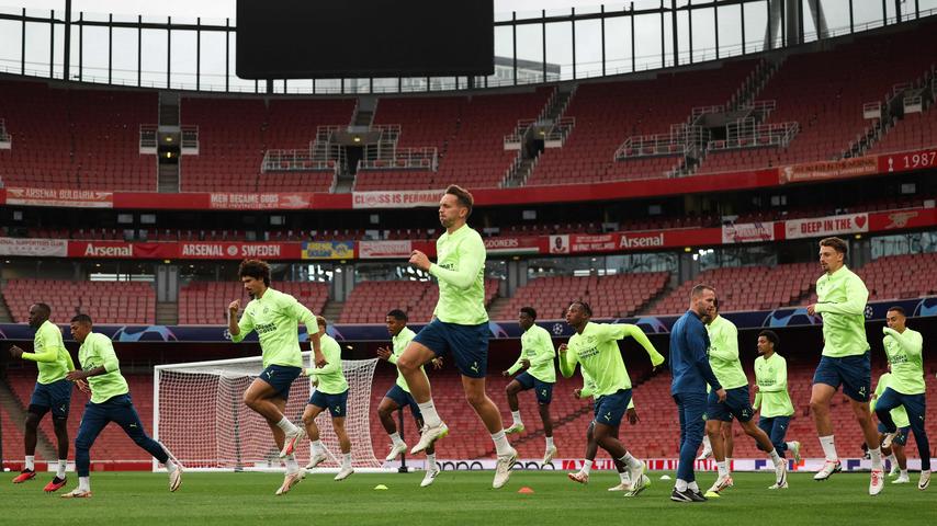 PSV-coach Bosz beslist na laatste training of Lang speelklaar is tegen Arsenal