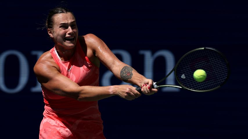 Sabalenka verslaat Zheng en bereikt halve finales US Open voor derde jaar op rij