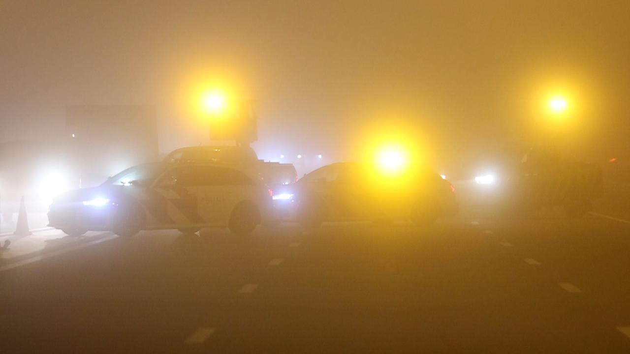 Dichte mist veroorzaakt ongeluk op A4 en leidt tot kilometerslange file