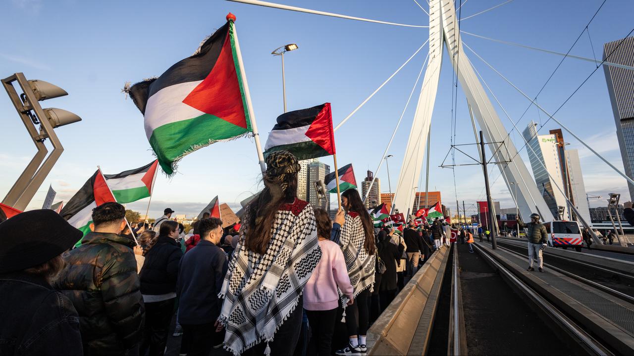 Duizenden Demonstranten in Rotterdam Voor Betere Omstandigheden in de Gazastrook