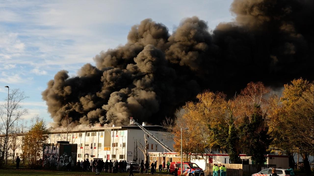 Gevangenisstraf van zes jaar geÃ«ist voor brandstichting in Amsterdamse containerwoningen