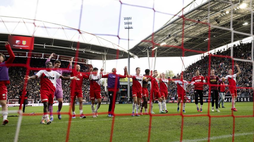 Jans juicht na zege FC Utrecht op Ajax: 'Nu actie om kampioenschap te behalen'