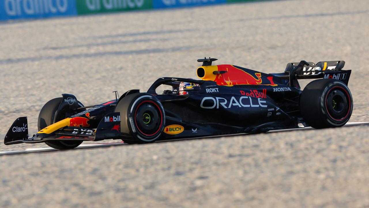 Max Verstappen start met de snelste tijd in de eerste training van het kampioensweekend in Qatar