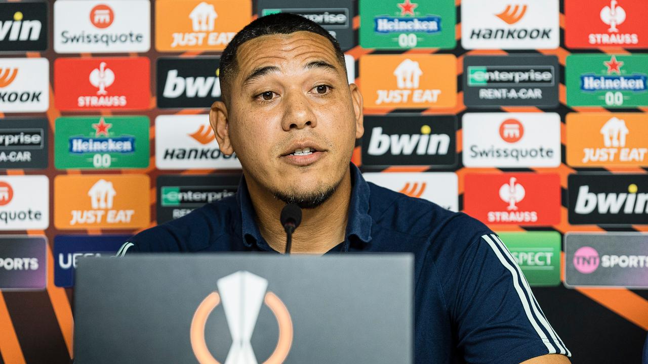 "Tahirovic verwacht dat trainerswissel positief uitpakt voor Ajax: 'Meer lachende gezichten in de Johan Cruijff Arena'"