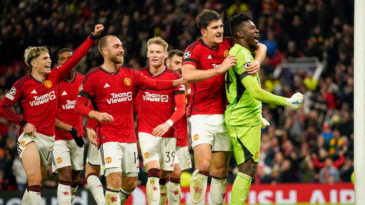 Ten Hag leidt Manchester United naar eerste CL-zege dankzij Onana in slotseconde