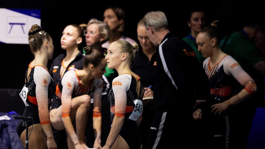 Turnster Simone Biles verovert goud voor de VS en haar 20e wereldtitel, Nederlandse turnsters verdienen eervolle vermelding