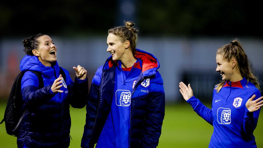 'Van Basten-gevoel bij Miedema als Jonker haar eindelijk op het veld ziet'