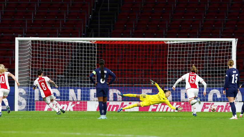 Ajax Vrouwen bezegenen PSG in Champions League: 'Een bijzondere mijlpaal'