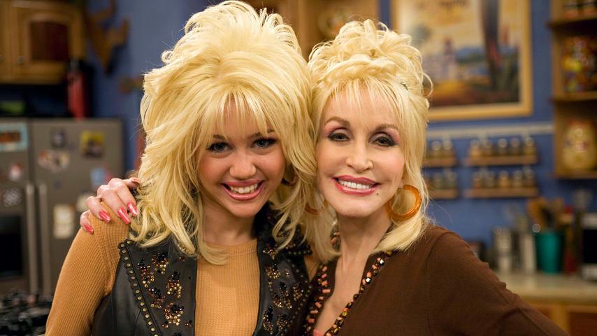 Dolly Parton en haar peetdochter Miley Cyrus samen aan het werk: ‘We zijn even koppig’