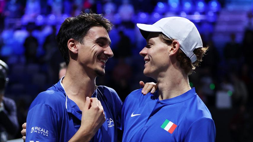 Italiaanse Tennisser Sinner leidt ItaliÃ« naar Halve Finale Davis Cup tegen ServiÃ« met Djokovic als Opponent