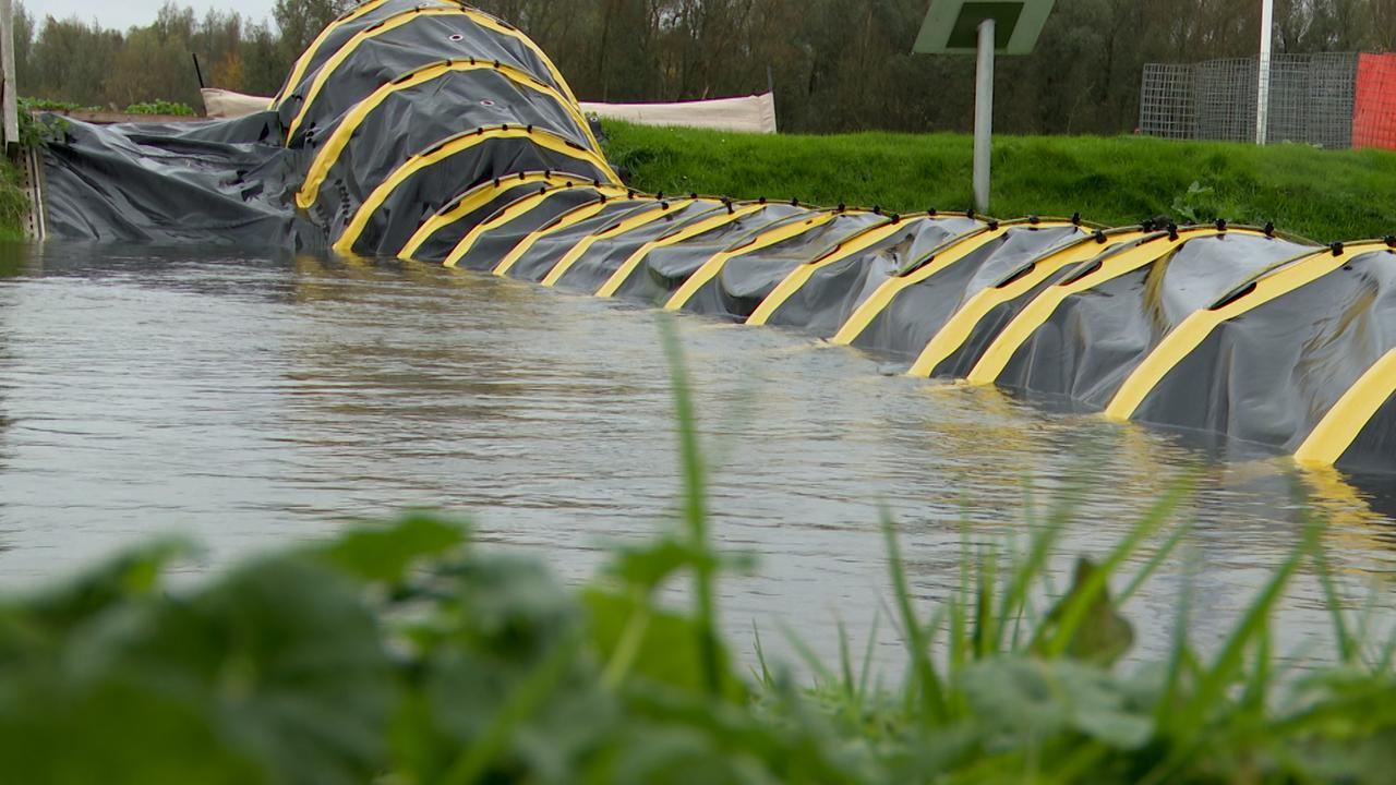 Rijkswaterstaat sluit stormvloedkeringen als gevolg van een samenloop van omstandigheden