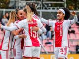 Vrouwenploegen van FC Twente en Ajax winnen voorafgaand aan de wedstrijd tussen hen