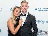 Frenkie de Jong en Mikky Kiemeney noemen hun zoon Miles