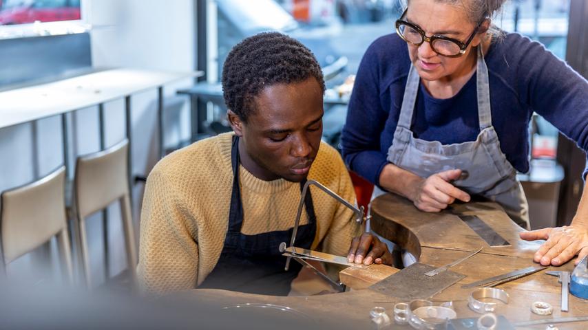 In dit dorp is de crisisopvang omarmd, waardoor echte vriendschappen ontstaan zijn.