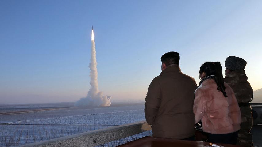 Noord-Korea's nieuwe raketlancering leidt tot stappen van Zuid-Korea, Japan en de Verenigde Staten