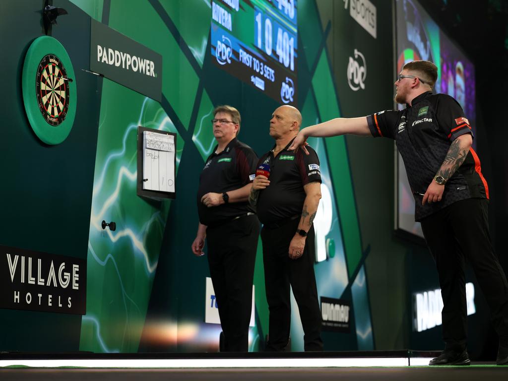 Oud-wereldkampioen Gary Anderson verslaat Van Gerwen op het Wereldkampioenschap Darts en weet zijn tegenstander.