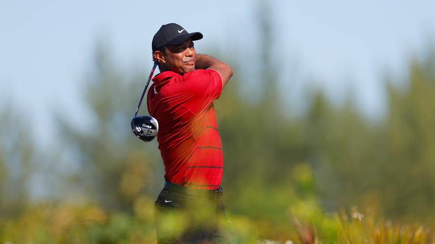 Tiger Woods bij rentree naar achttiende plaats: 'Probeer mijn beste spel te benaderen'